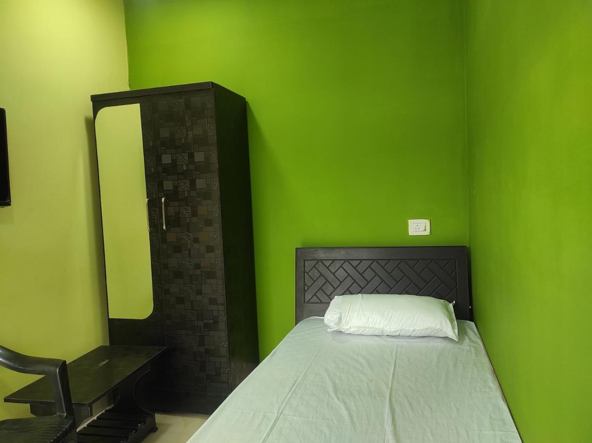Hotel Sk Lodge Near Guwahati Airport Buitenkant foto